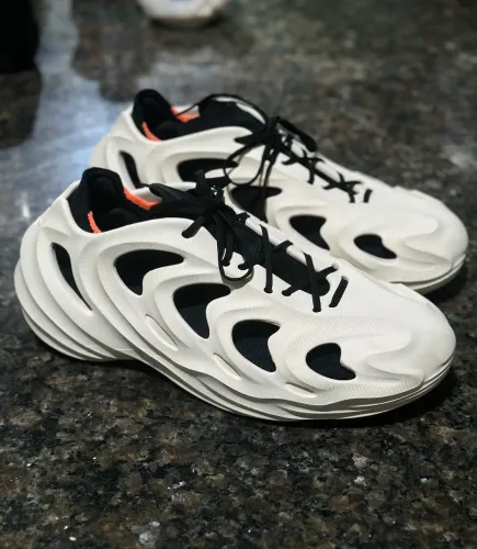 Tênis adidas adifom q