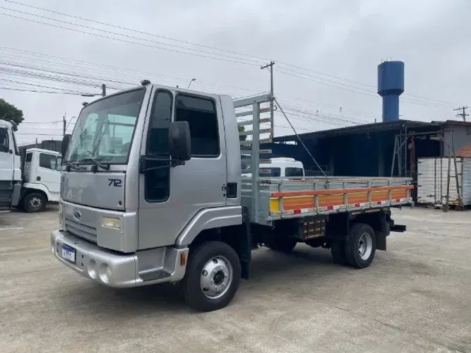 Ford Cargo 712 carroceria