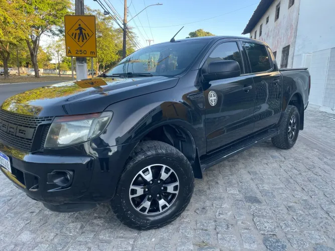 Ford Ranger XLS 2.5 16V 4X2 CD Flex 2013