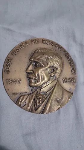Medalhão de bronze éça de queiroz