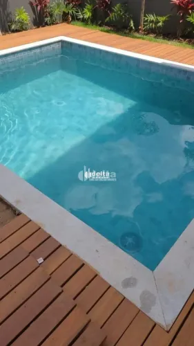 Casa no condomínio Jardins Barcelona disponível para venda em Uberlândia-MG