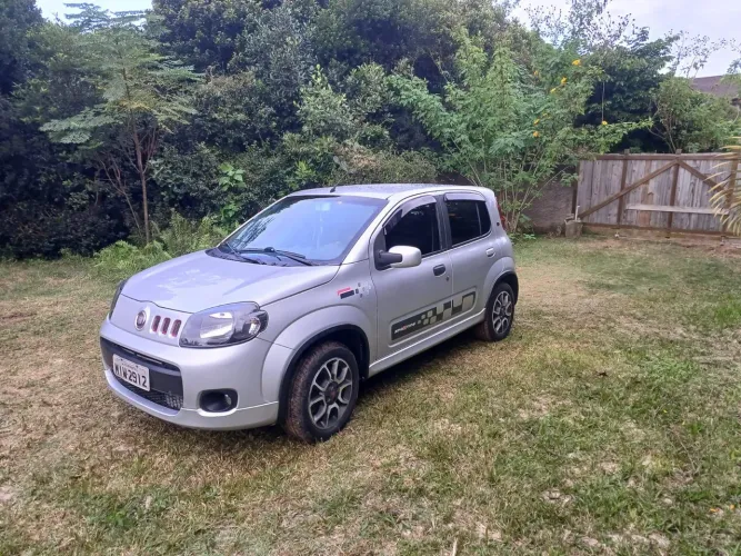 Fiat Uno Sporting 1.4 EVO Fire Flex 8V 4P 2012