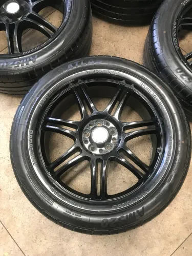 Rodas Momo aro 18 c/ Pneus Zero p/ Polo Fox e Golf