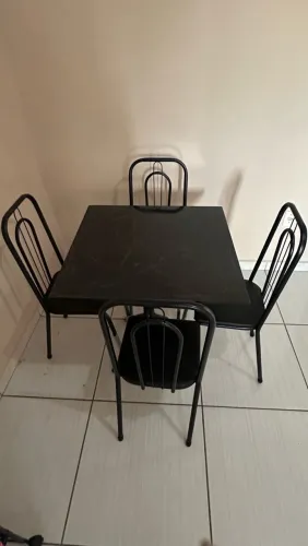 Mesas com 4 cadeiras 70x70 novas,, zap *