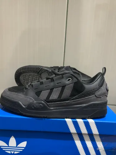 Adidas 2000 preto Tam 41 com caixa 