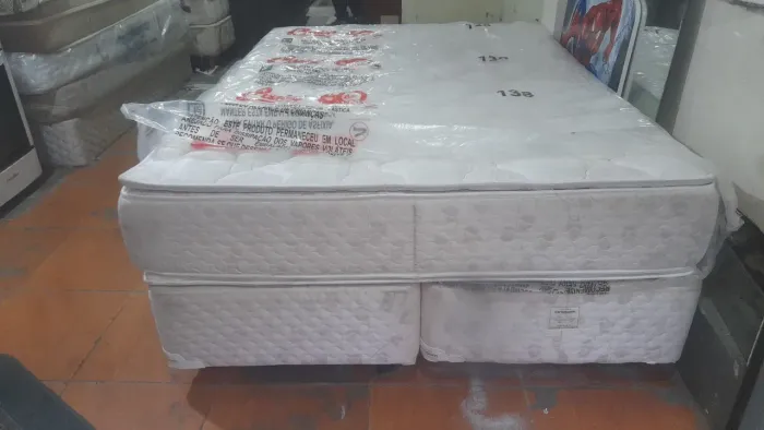 Vendo cama usada semi nova da ortobom colchão Dupla face box bi partido entregamos 10km