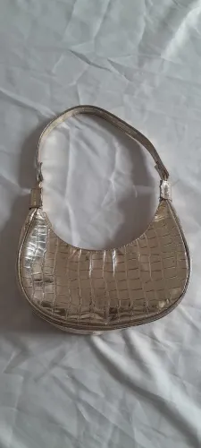 bolsa de ombro meia lua dourada