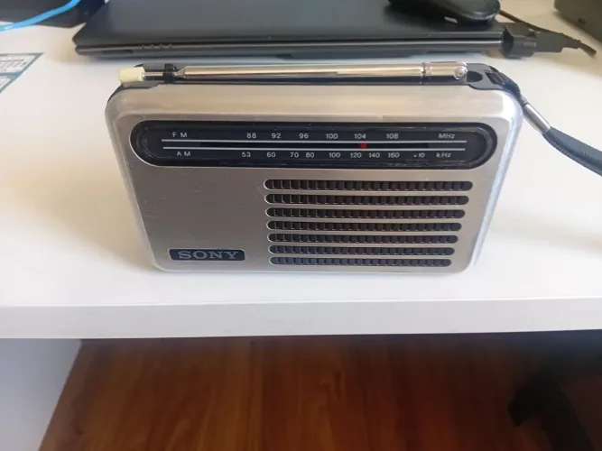 Rádio sony raro som de primeira