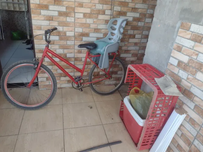 Bicicleta para trabalho , forte e confortável . Chame no número *