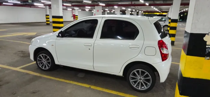 Rodas aro 15 com pneus perfil 45