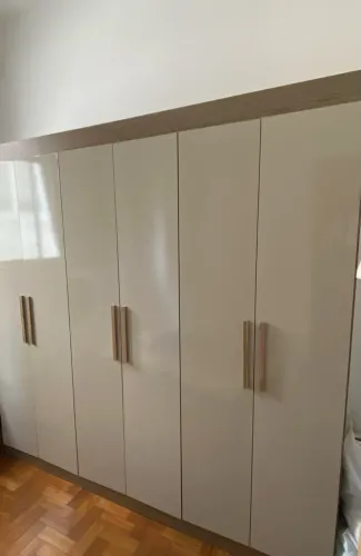Guarda-Roupa 6 Portas e 2 Gavetas - Apenas 5 Meses de Uso