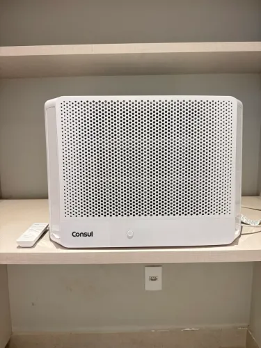Ar condicionado de janela 10.000 BTU com controle Cônsul