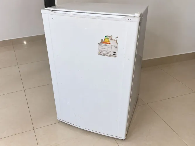 ? Frigobar Electrolux RE120 - Gelando Muito Bem | R$ 600