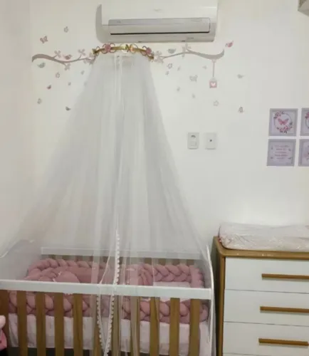 Vendo Dossel com mosquiteiro novíssimo 