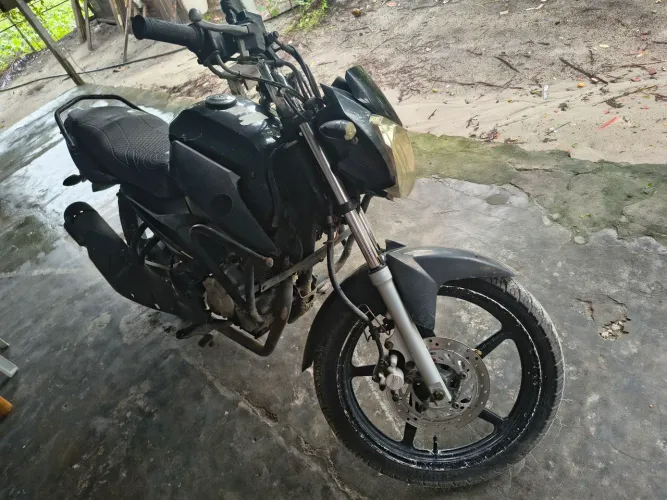 Estou vendendo essa moto motivo de viagem