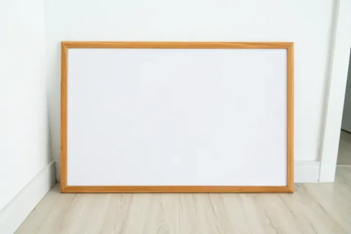 Quadro Branco 60x90 com Moldura de Madeira - Ótimo Estado