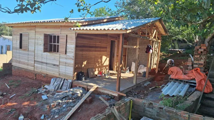 Trabalhos de carpinteiro e pedreiro