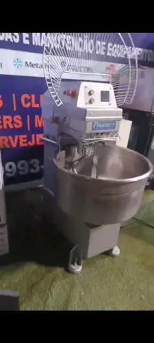 Masseira Prática usada e já reformada a pronta entrega