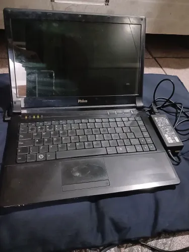  Notebook Philco para Peças ou Conserto (Com Carregador) + HD e RAM