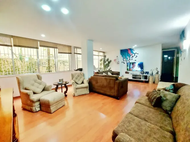 Apartamento para venda tem 175 metros quadrados com 4 quartos