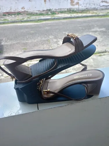 Vendo expositor de sapato para closet. Tenho 20 unidades.