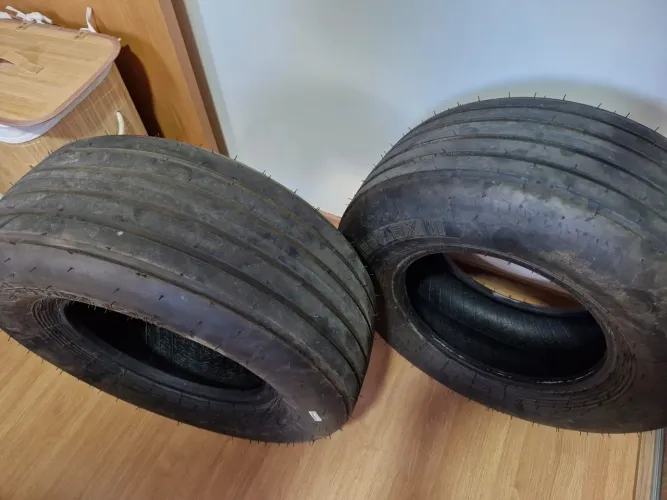 2 pneus Buggy novos