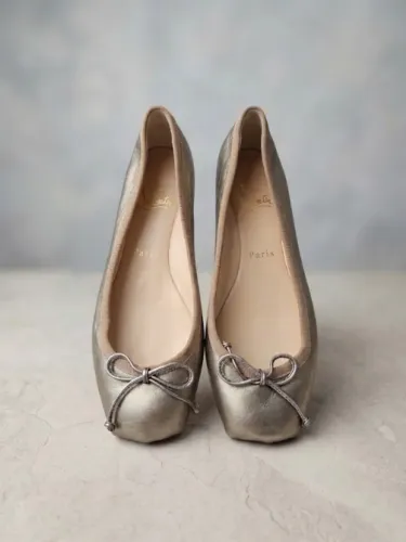 Sapatilha Christian Louboutin Metalizada Dourada