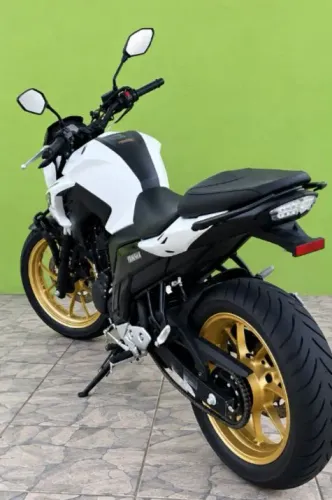 Moto YAMAHA Semi Nova
