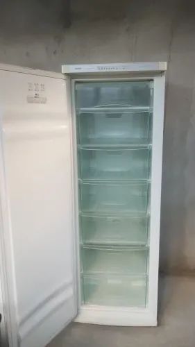 VENDE-SE FREEZER VERTICAL ? 320 LITROS EXCELENTE ESTADO ORIGINAL 