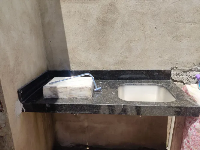 Pia de granito com cuba 1,30 x 0,58