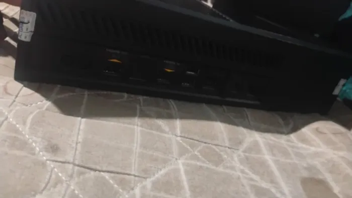 Vendo Xbox one fat com 1 controle não é original tenho uma fonte original e um HDMI
