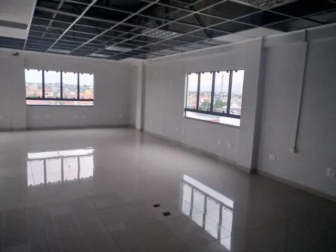 Loja, 275M², Aluguel de R$ 7.500,00 + Taxas - Sítio Cercado, Curitiba (Pr)