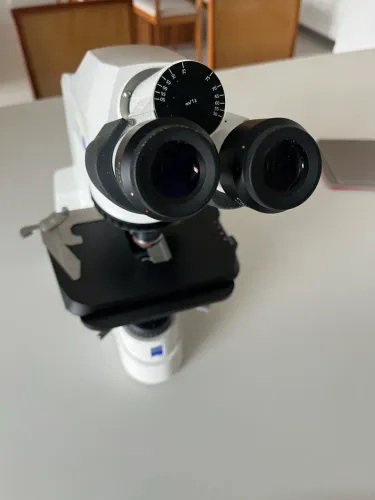Microscópio Carl Zeiss