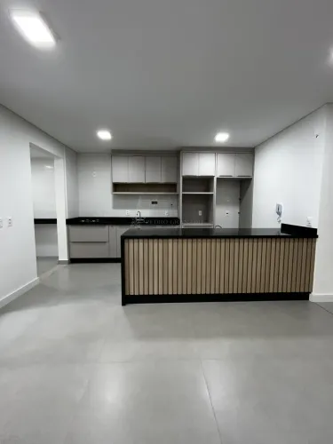 Venha residir em um apartamento excelente, completo e muito lindo, situado em ótima locali