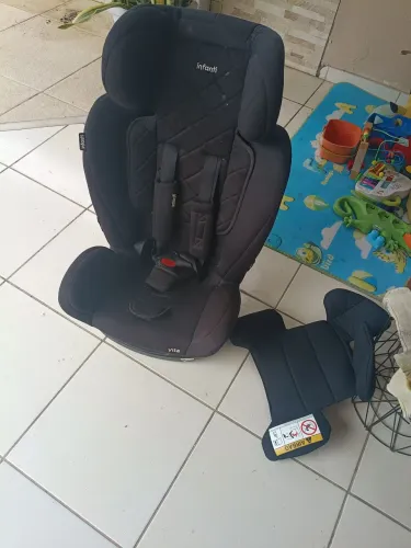 Cadeirinha infantil veículo
