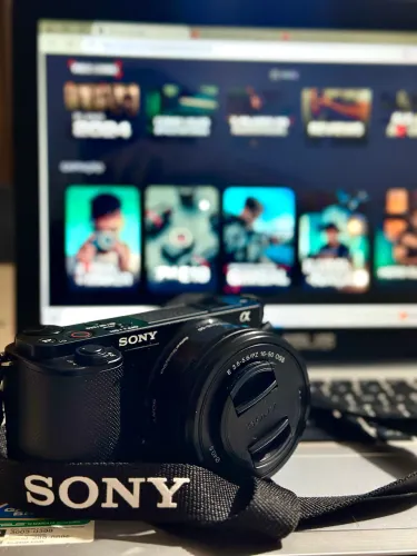 Câmera Sony ZVE 10 com lentes
