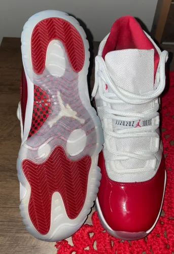 Air Jordan 11 Cherry