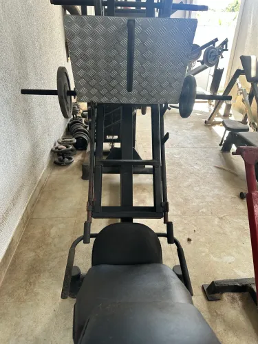 Vendo máquina de academia leg press 45