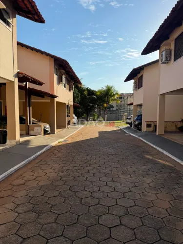 Sobrado Condomínio Alto da Glória Casa em Condomínio com 3 Quarto(s) e 3 banheiro(s) à Ven