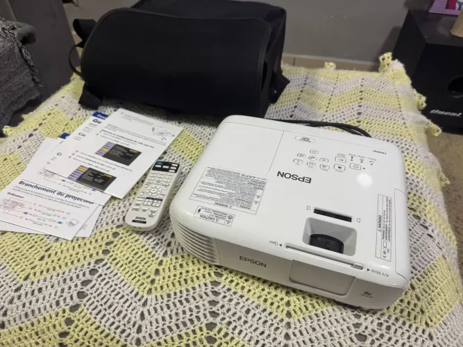 Projetor Epson E20 a venda.