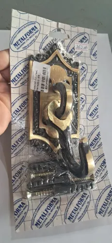 Puxador em latão colonial