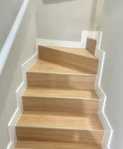 Piso vinílico e rodapé