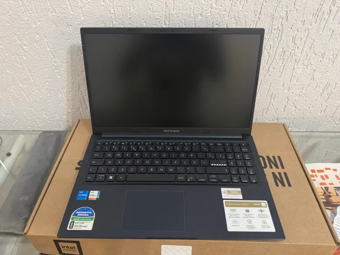 ASUS VivoBook X1504V