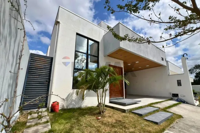Casa com planejados e 2 Suítes no Condomínio Golden Imperial Epic