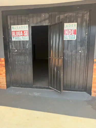 PORTÃO DE METALAO EXCELENTE PARA COMÉRCIO  Portão  2,5 ALTURA X 2,59 LARGURA
