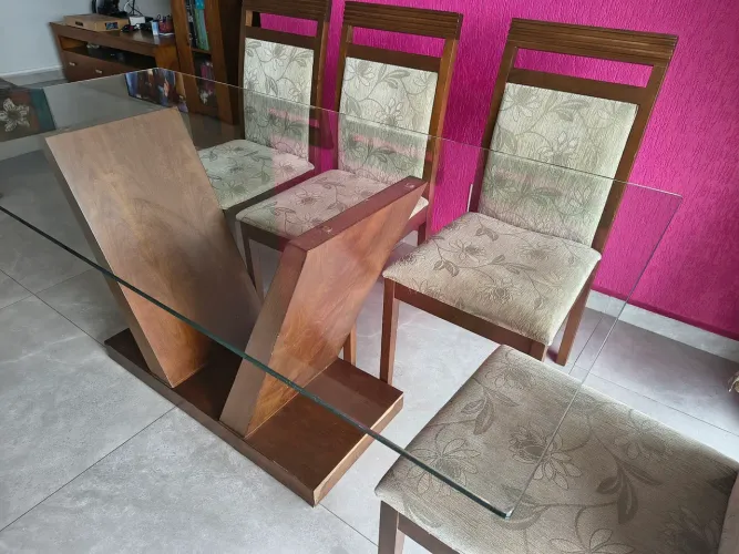Mesa de Jantar em Madeira + Tampo de Vidro com 6 Cadeiras Estofadas