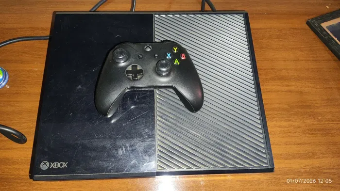Xbox one FAT 500gb 2 controles e 3 jogos