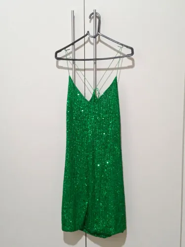 Vestido verde em paetê marca TOLI