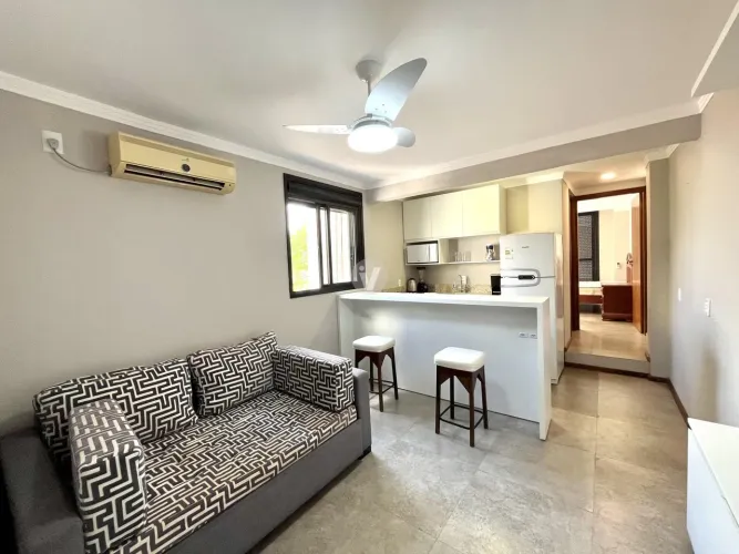 Apartamento para locação, 1 dormitório mobiliado com sacada, bairro Centro.