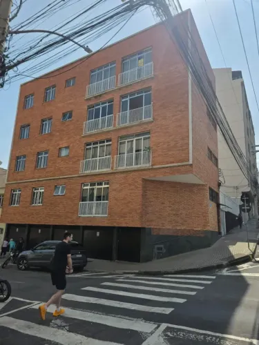 Imóvel para aluguel com 48 metros quadrados com 1 quarto em Granbery - Juiz de Fora - MG